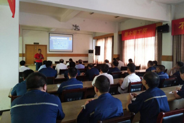 天美传媒集团对员工进行安全培训。